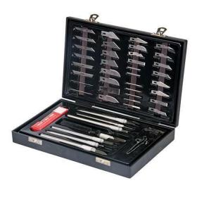 ASSORTIMENTO DI CUTTER COLTELLI TAG