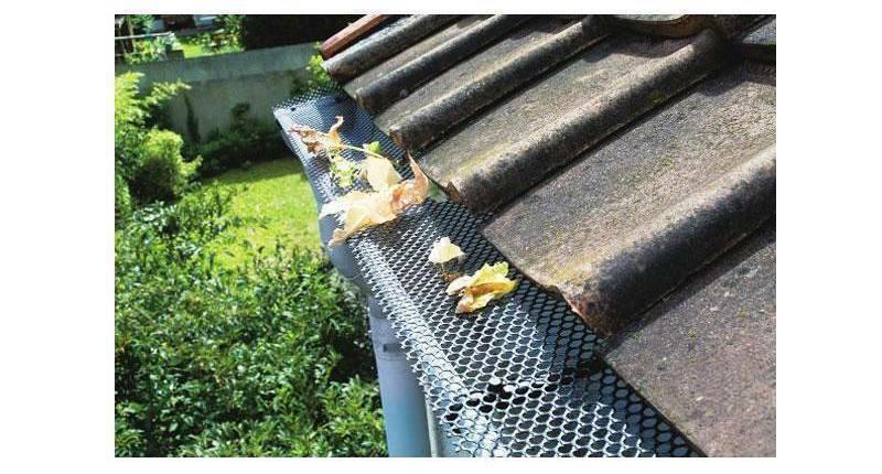 RETE GRIGLIA PER PROTEZIONE GRONDAIA FOGLIE DETRITI CON 15 CLIPS 5 m x 16 cm