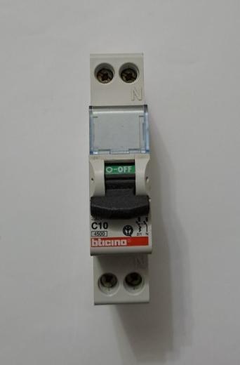 BTICINO F881NA/10 INTERRUTTORE MAGNETOTERMICO 10A 1P.N 1 MOD