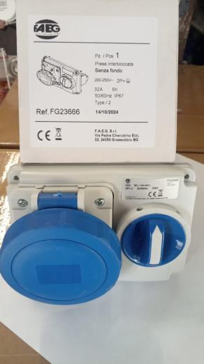 PRESA INTERBLOCCATA SENZA FONDO 220VOLT 32A IP 67