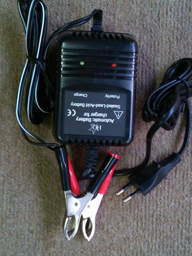 CARICA BATTERIE AUTOMATICO AL PIOMBO 2V / 6V / 12V