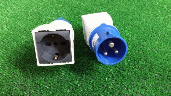 adattatore industriale cee da spina 16A blu a presa 2P-T  schuko 220V
