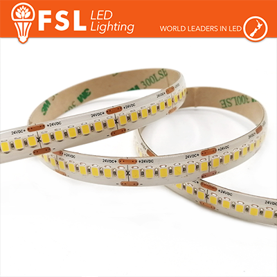 Striscia LED 5m IP65 SILICON 2835 24V - 16W/m 240led/m 3000K