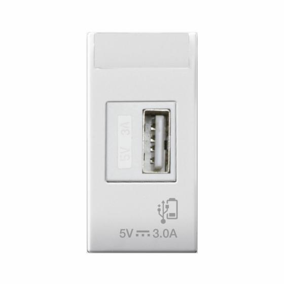 AVE 441082USB3A CARICATORE USB TIPO A DOMUS S44 10-240V 50-60 HZ USCITA 5V 3A