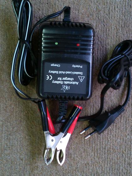 CARICA BATTERIE AUTOMATICO AL PIOMBO 2V / 6V / 12V